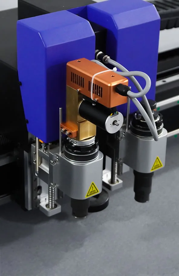 LDCUT K10 digital flatbed cutter technical specifications showing servo drive and oscillating knife system details